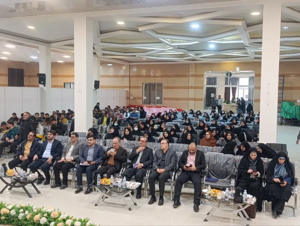 مراسم گرامیداشت روز دانشجو و نشست پرسش و پاسخ با دانشجومعلمان در مرکز امام خمینی(ره) کاشان
 5