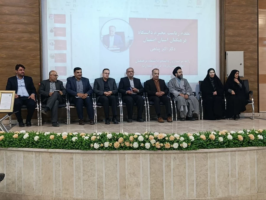 مراسم گرامیداشت روز دانشجو و نشست پرسش و پاسخ با دانشجومعلمان در مرکز امام خمینی(ره) کاشان
 9