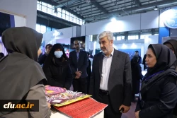 بازدید رجبعلی برزوئی از غرفه دانشگاه فرهنگیان در نمایشگاه پژوهش، فناوی و فن بازار

 2