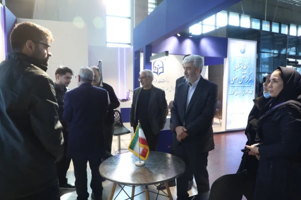 بازدید رجبعلی برزوئی از غرفه دانشگاه فرهنگیان در نمایشگاه پژوهش، فناوی و فن بازار

 2