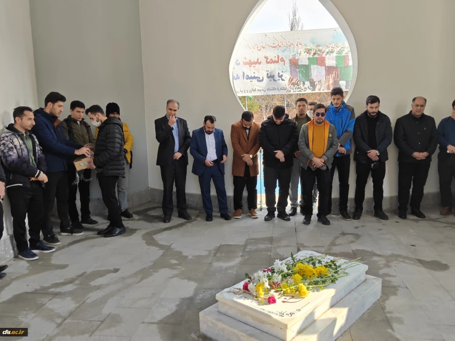 دانشجو معلمان نسبت به دفاع از آرمان های شهدا بصیر باشند 5