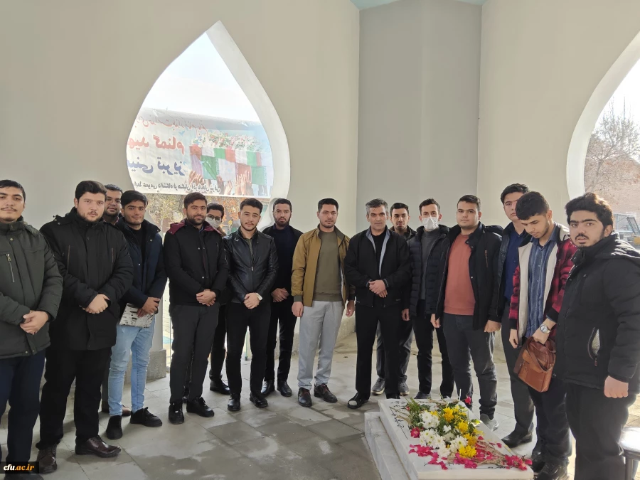 دانشجو معلمان نسبت به دفاع از آرمان های شهدا بصیر باشند 6