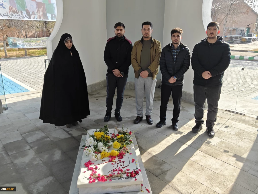 دانشجو معلمان نسبت به دفاع از آرمان های شهدا بصیر باشند 10