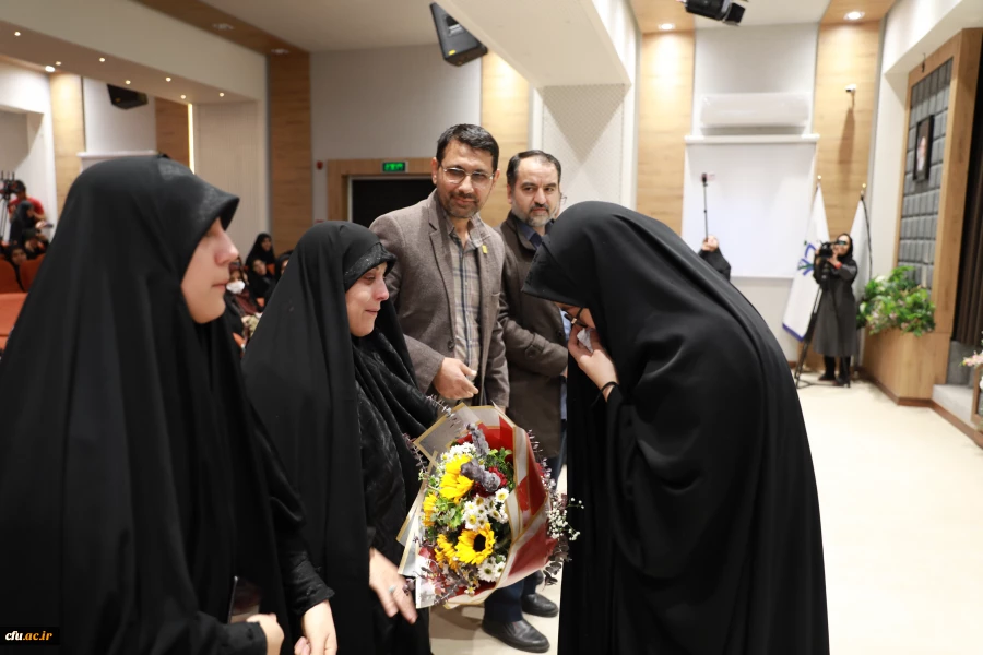 رونمایی و اکران مستند داستانی «مهــر» پیرامون زندگی شهیده دانشجومعلم فائزه رحیمی   33