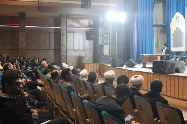 برگزاری مراسم بصیرت و استقامت در دانشگاه فرهنگیان یزد
 2