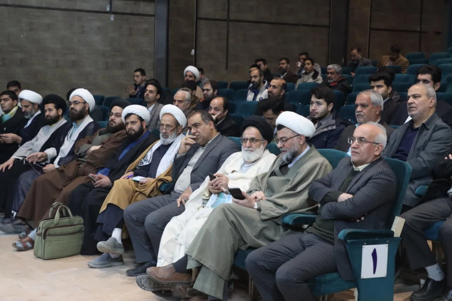 برگزاری مراسم بصیرت و استقامت در دانشگاه فرهنگیان یزد
 7