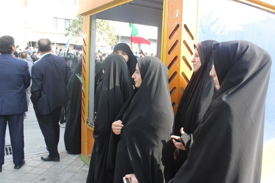 حضور دانشگاهیان دانشگاه فرهنگیان استان بوشهر در مراسم تشییع شهید مدافع امنیت 13