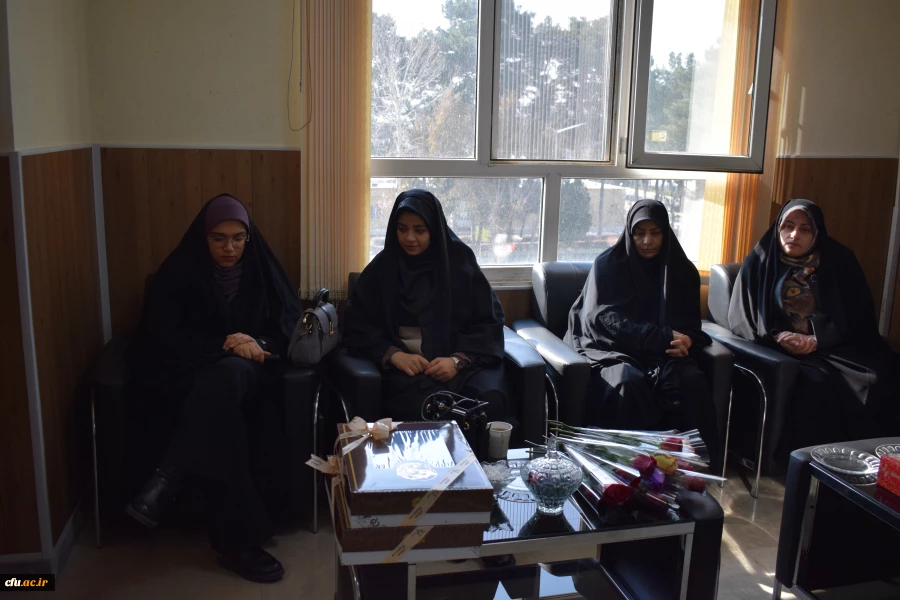 
تجلیل از پاسداران سپاه نبی اکرم(ص) استان کرمانشاه به مناسبت ولادت امام حسین (ع) و روز پاسدار
 3