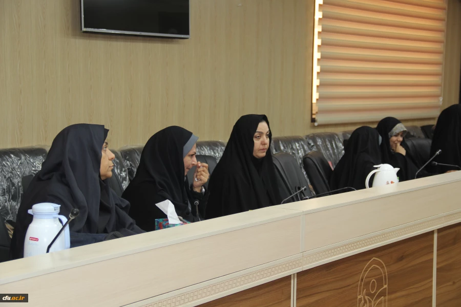 
نهاد نمایندگی مقام معظم رهبری در دانشگاه های استان هرمزگان با همکاری سازمان بسیج اساتید استان هرمزگان پیش اجلاس مهدویت و انقلاب اسلامی با موضوع "نقش خانواده درظهوروایجاد تمدن اسلامی با رویکرد ظرفیت های انقلاب اسلامی"
 4