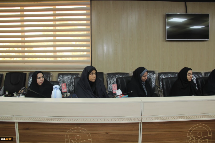 
نهاد نمایندگی مقام معظم رهبری در دانشگاه های استان هرمزگان با همکاری سازمان بسیج اساتید استان هرمزگان پیش اجلاس مهدویت و انقلاب اسلامی با موضوع "نقش خانواده درظهوروایجاد تمدن اسلامی با رویکرد ظرفیت های انقلاب اسلامی"
 12