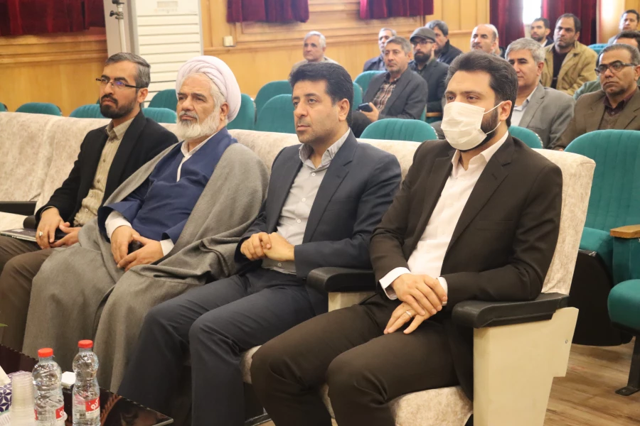 کارگاه تخصصی «خودسازی، جامعه پردازی و تمدن سازی» با هدف تبیین جایگاه دانشگاه فرهنگیان در تربیت نسل آینده، به همت دانشگاه فرهنگیان فارس و با سخنرانی دکتر سعید عزیزی در شیراز برگزار شد.

 7