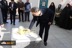 مراسم گرامیداشت ایام الله فجر، همراه با غبارروبی و عطرافشانی مزار شهید خوشنام استان قزوین برگزار شد. 3