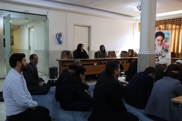 مراسم گرامیداشت ایام الله فجر، همراه با غبارروبی و عطرافشانی مزار شهید خوشنام استان قزوین برگزار شد. 9