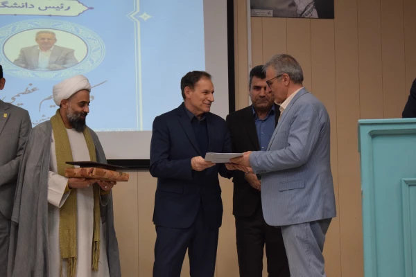 مراسم تکریم و معارفه رئیس دانشگاه فرهنگیان استان کرمانشاه
 11