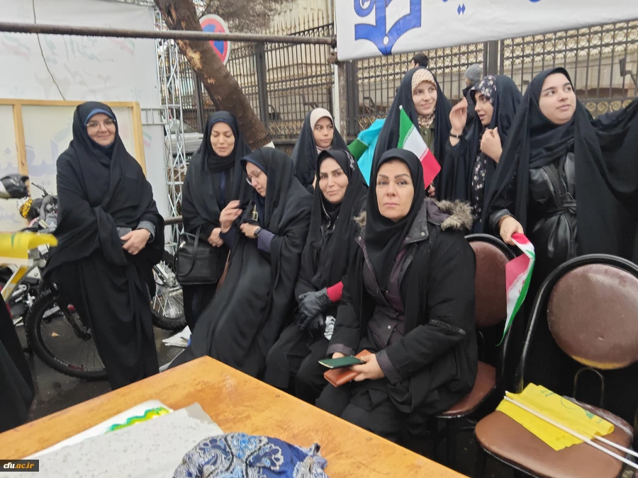 اساتید ، کارکنان و دانشجو معلمان دانشگاه فرهنگیان استان آذربایجان شرقی  با فریاد «خامنه ای جان ایران است» ۲۲ بهمن را به صحنه انفجار ایمان بدل کردند 8