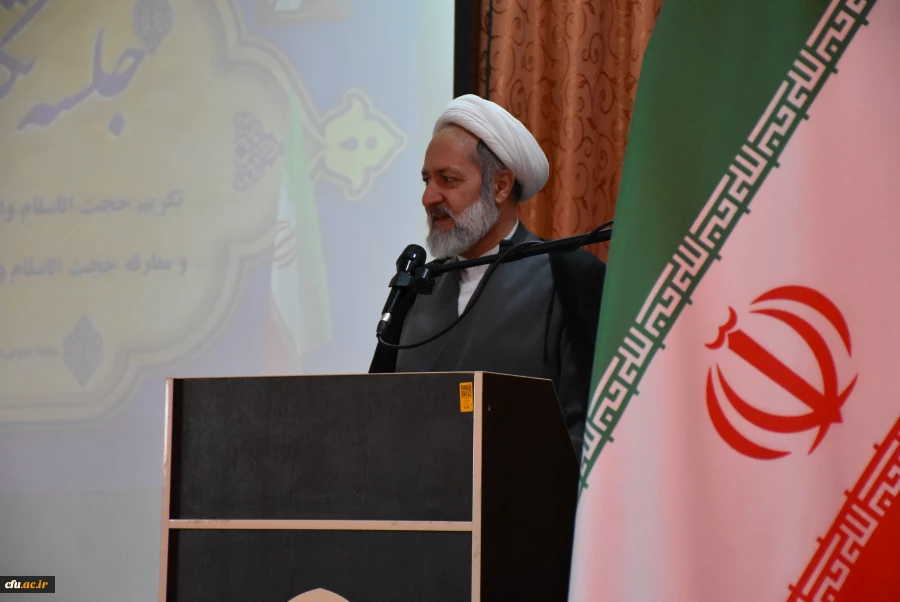فروتنی و مردم داری؛ دو رکن اساسی در مسئولیت های دینی و مدیریتی
 2