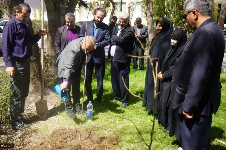 کاشت نهال به مناسبت گرامیداشت روز شهدا و به نیابت از رهبر شهید و همچنین ۳۴ شهید دانشجو معلم 4