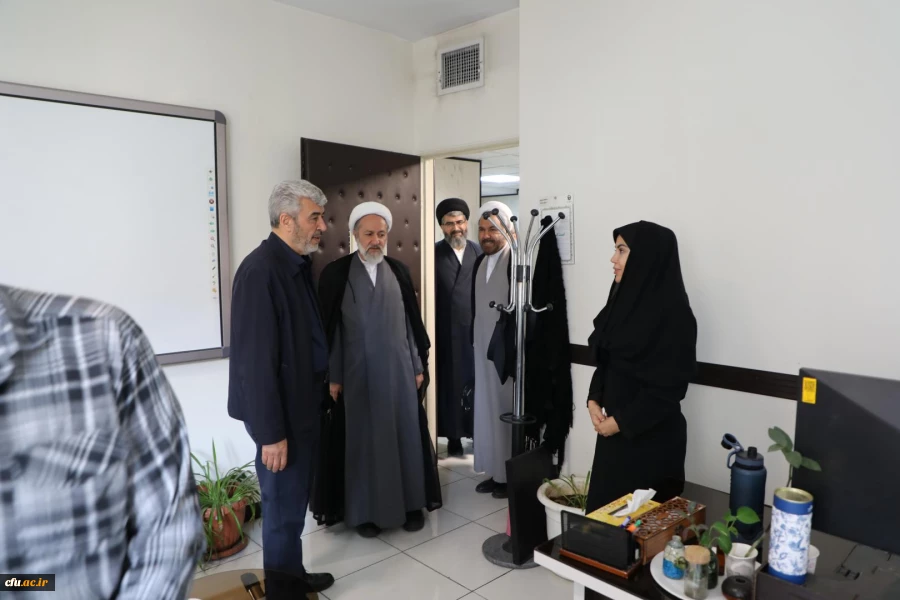 دیدار صمیمانه رئیس دانشگاه فرهنگیان با همکاران سازمان مرکزی در سال جدید 14