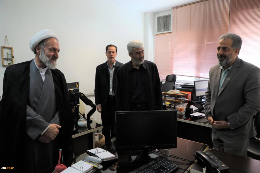 دیدار صمیمانه رئیس دانشگاه فرهنگیان با همکاران سازمان مرکزی در سال جدید 25