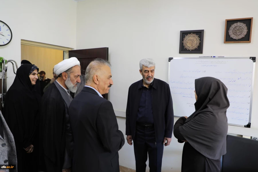 دیدار صمیمانه رئیس دانشگاه فرهنگیان با همکاران سازمان مرکزی در سال جدید 28
