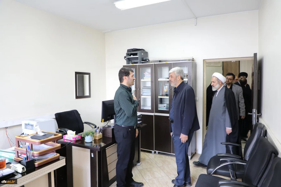 دیدار صمیمانه رئیس دانشگاه فرهنگیان با همکاران سازمان مرکزی در سال جدید 30