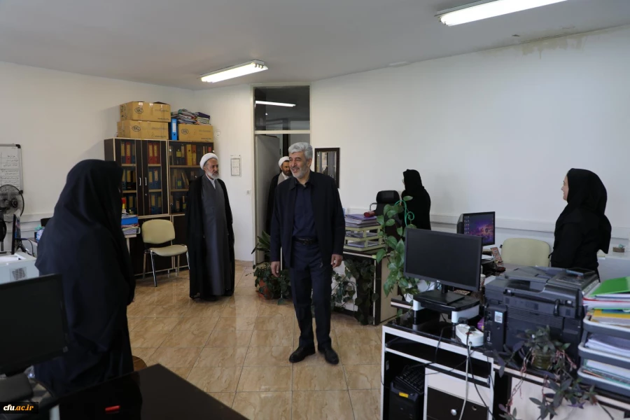 دیدار صمیمانه رئیس دانشگاه فرهنگیان با همکاران سازمان مرکزی در سال جدید 32