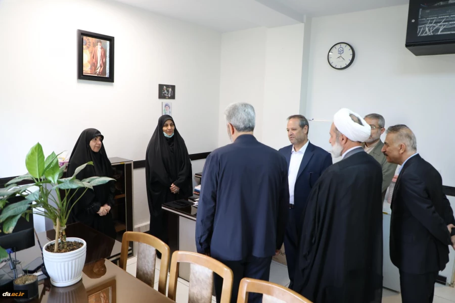 دیدار صمیمانه رئیس دانشگاه فرهنگیان با همکاران سازمان مرکزی در سال جدید 34