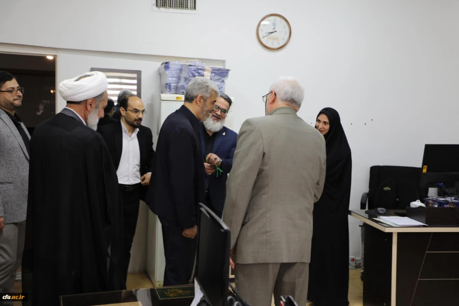 دیدار صمیمانه رئیس دانشگاه فرهنگیان با همکاران سازمان مرکزی در سال جدید 48