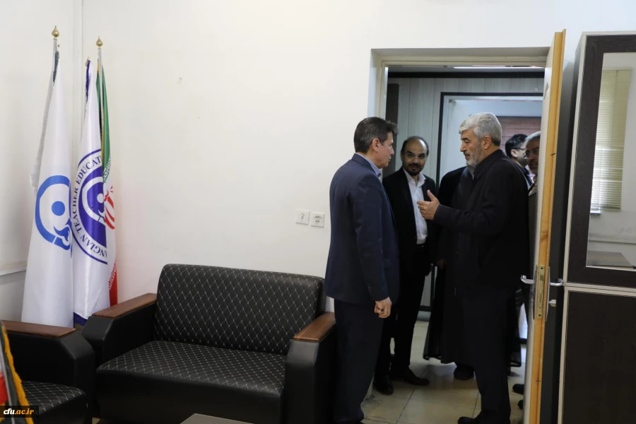 دیدار صمیمانه رئیس دانشگاه فرهنگیان با همکاران سازمان مرکزی در سال جدید 49
