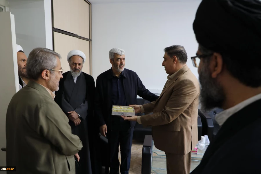 دیدار صمیمانه رئیس دانشگاه فرهنگیان با همکاران سازمان مرکزی در سال جدید 61
