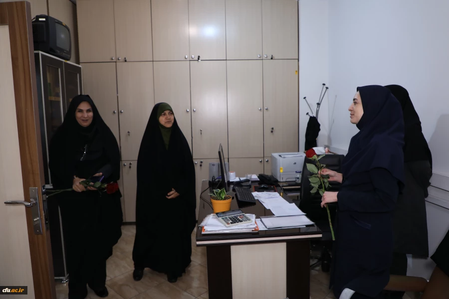 
دیدارآرزو عادلی فر سرپرست معاونت برنامه ریزی و توسعه منابع و حوریه رزاقیان مشاور امور بانوان دانشگاه فرهنگیان با بانوان سازمان مرکزی به مناسبت ولادت حضرت معصومه(س) 3