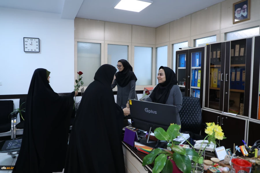 
دیدارآرزو عادلی فر سرپرست معاونت برنامه ریزی و توسعه منابع و حوریه رزاقیان مشاور امور بانوان دانشگاه فرهنگیان با بانوان سازمان مرکزی به مناسبت ولادت حضرت معصومه(س) 4