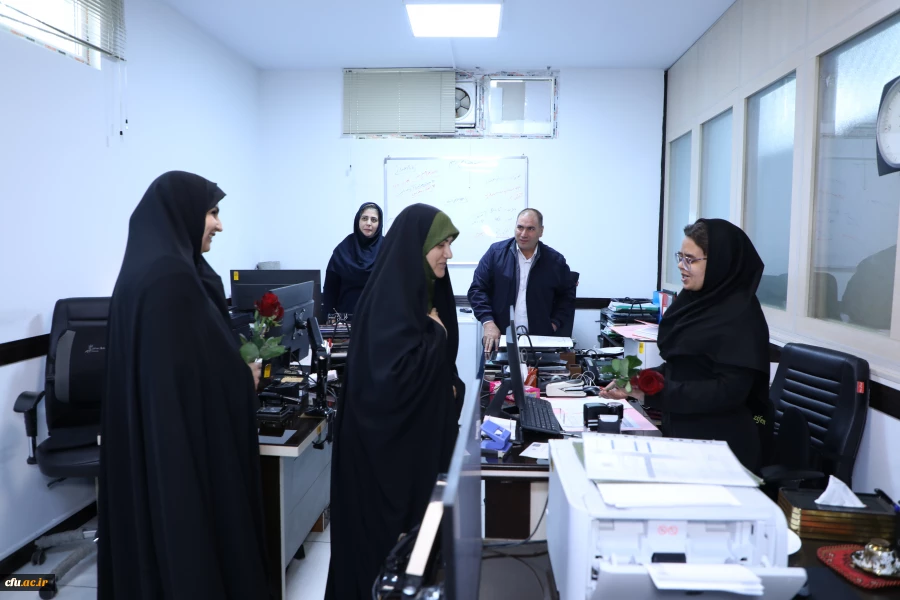 
دیدارآرزو عادلی فر سرپرست معاونت برنامه ریزی و توسعه منابع و حوریه رزاقیان مشاور امور بانوان دانشگاه فرهنگیان با بانوان سازمان مرکزی به مناسبت ولادت حضرت معصومه(س) 5