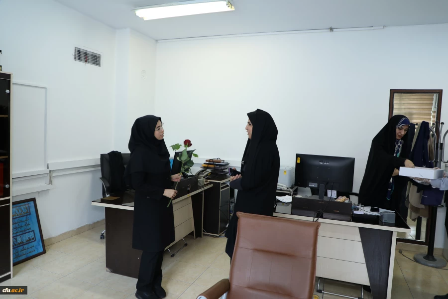 
دیدارآرزو عادلی فر سرپرست معاونت برنامه ریزی و توسعه منابع و حوریه رزاقیان مشاور امور بانوان دانشگاه فرهنگیان با بانوان سازمان مرکزی به مناسبت ولادت حضرت معصومه(س) 7