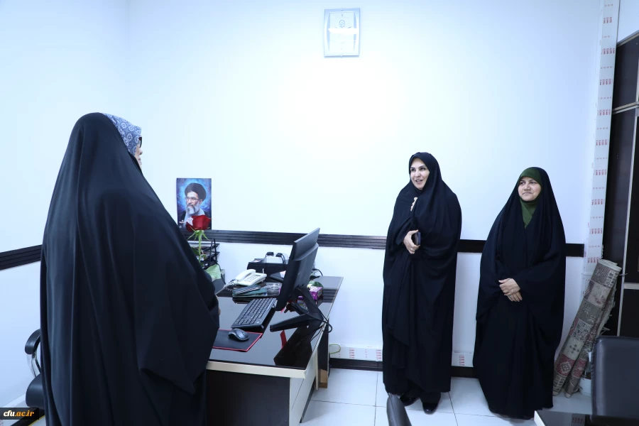 
دیدارآرزو عادلی فر سرپرست معاونت برنامه ریزی و توسعه منابع و حوریه رزاقیان مشاور امور بانوان دانشگاه فرهنگیان با بانوان سازمان مرکزی به مناسبت ولادت حضرت معصومه(س) 10