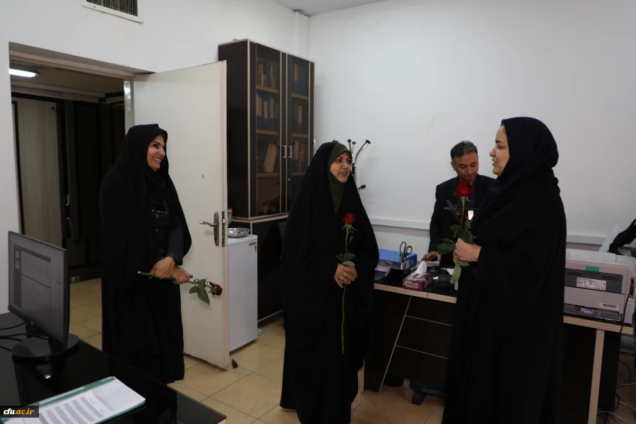 
دیدارآرزو عادلی فر سرپرست معاونت برنامه ریزی و توسعه منابع و حوریه رزاقیان مشاور امور بانوان دانشگاه فرهنگیان با بانوان سازمان مرکزی به مناسبت ولادت حضرت معصومه(س) 2