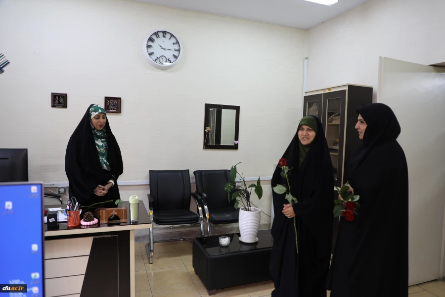 
دیدارآرزو عادلی فر سرپرست معاونت برنامه ریزی و توسعه منابع و حوریه رزاقیان مشاور امور بانوان دانشگاه فرهنگیان با بانوان سازمان مرکزی به مناسبت ولادت حضرت معصومه(س) 9