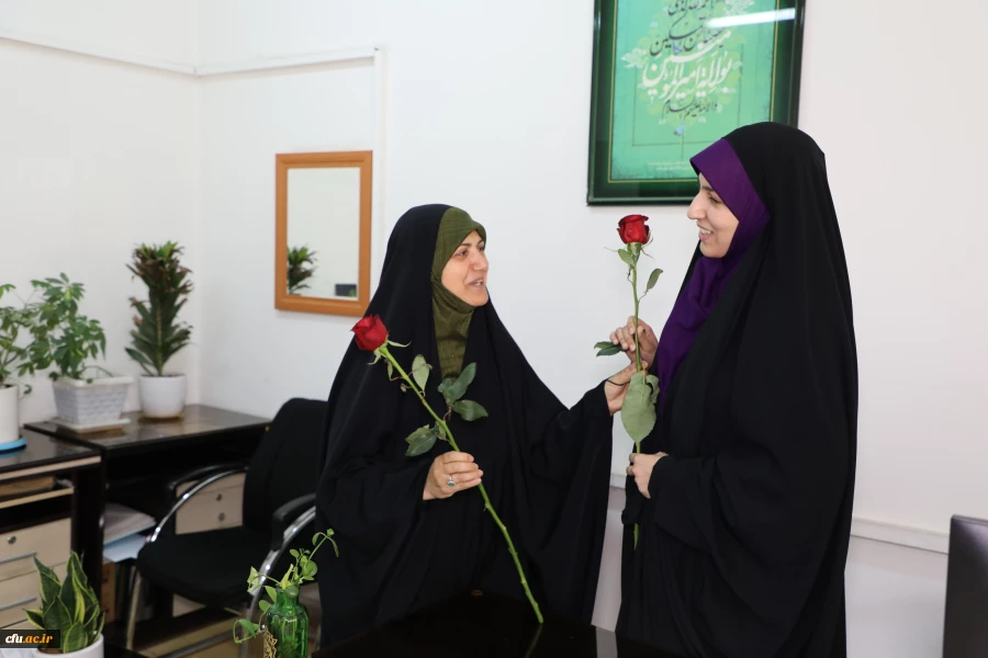 
دیدارآرزو عادلی فر سرپرست معاونت برنامه ریزی و توسعه منابع و حوریه رزاقیان مشاور امور بانوان دانشگاه فرهنگیان با بانوان سازمان مرکزی به مناسبت ولادت حضرت معصومه(س) 10
