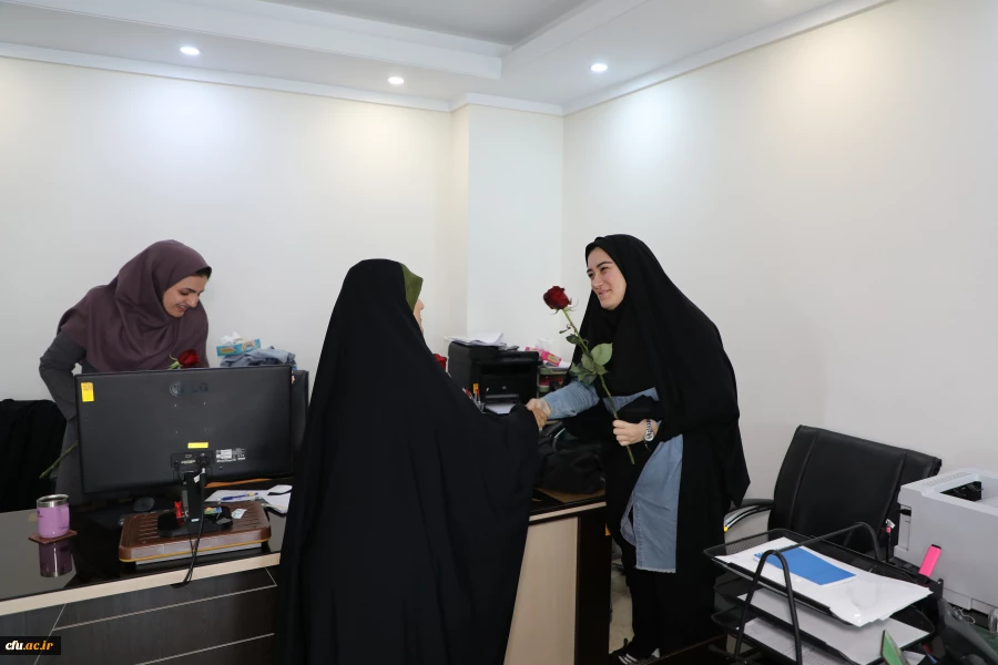 
دیدارآرزو عادلی فر سرپرست معاونت برنامه ریزی و توسعه منابع و حوریه رزاقیان مشاور امور بانوان دانشگاه فرهنگیان با بانوان سازمان مرکزی به مناسبت ولادت حضرت معصومه(س) 11