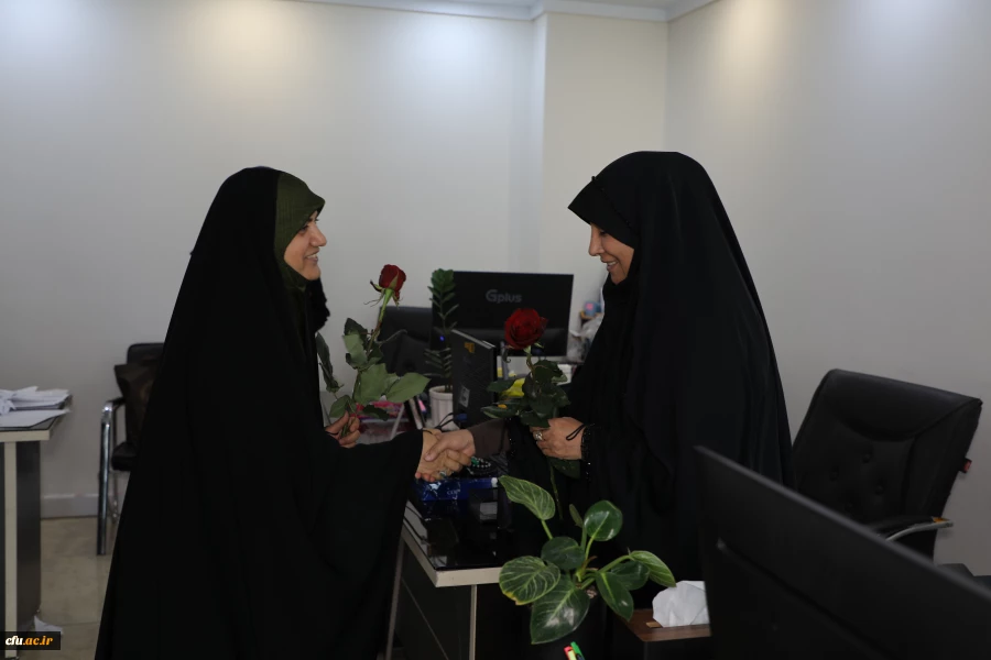 
دیدارآرزو عادلی فر سرپرست معاونت برنامه ریزی و توسعه منابع و حوریه رزاقیان مشاور امور بانوان دانشگاه فرهنگیان با بانوان سازمان مرکزی به مناسبت ولادت حضرت معصومه(س) 7