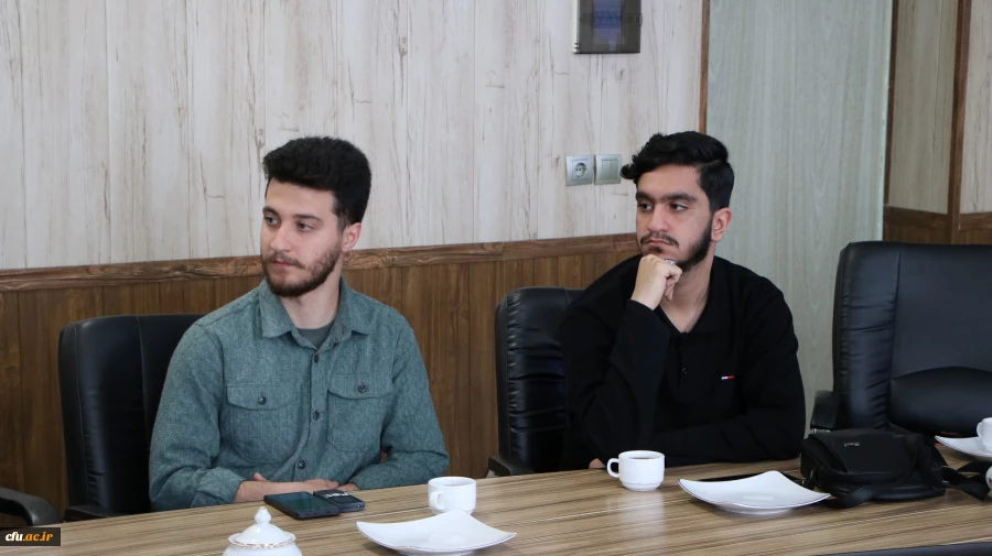 دیدار صمیمی نمایندگان بسیج دانشجویی با ریاست دانشگاه فرهنگیان کرمانشاه
 5