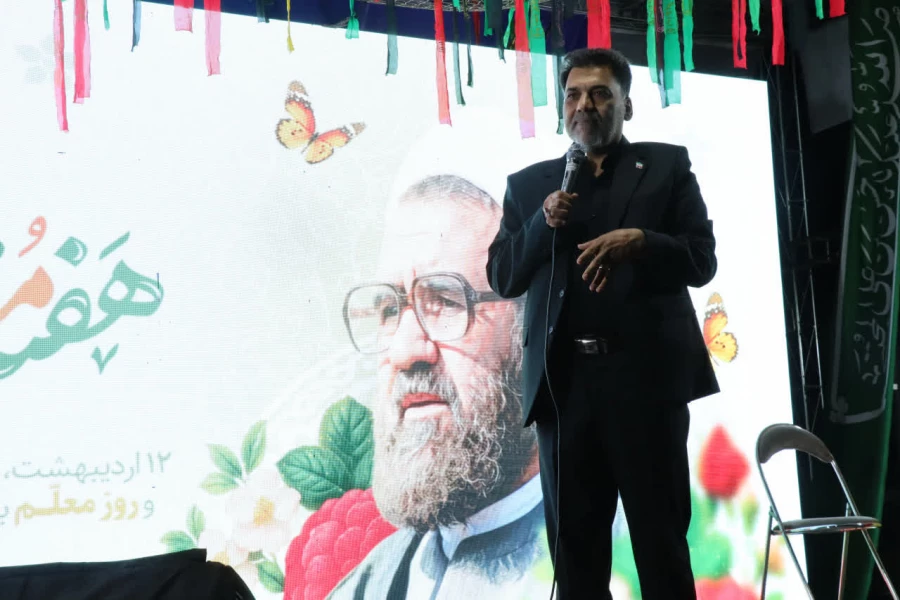 برگزاری مراسم گرامیداشت مقام معلم در موکب دانشگاه فرهنگیان
 5