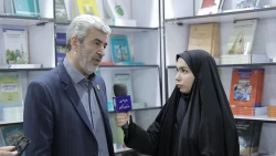 بازدید دکتر برزویی از سی و پنجمین نمایشگاه بین المللی کتاب تهران در غرفه دانشگاه فرهنگیان