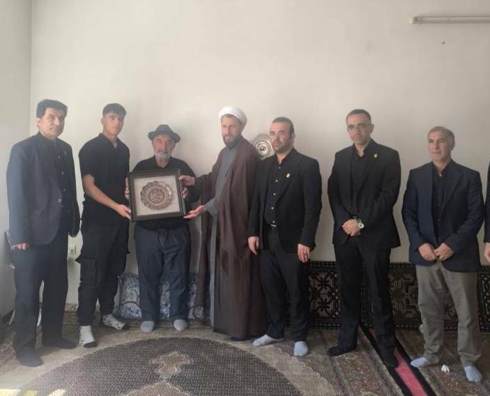 دیدار رئیس دانشگاه فرهنگیان اردبیل با خانواده شهید علی پیری