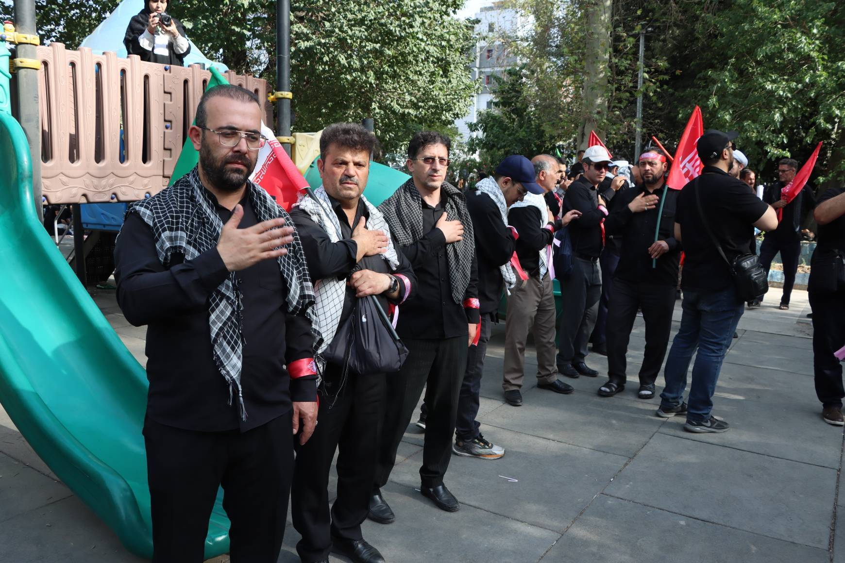 حضور کاروان دانشگاه فرهنگیان استان اردبیل در مراسم تشییع رهبر شهید