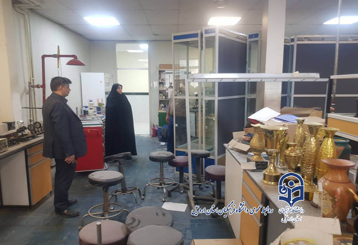 بازدید رئیس دانشکده علوم تربیتی و معاون برنامه ریزی و توسعه منابع استان از آزمایشگاه دانشکده
