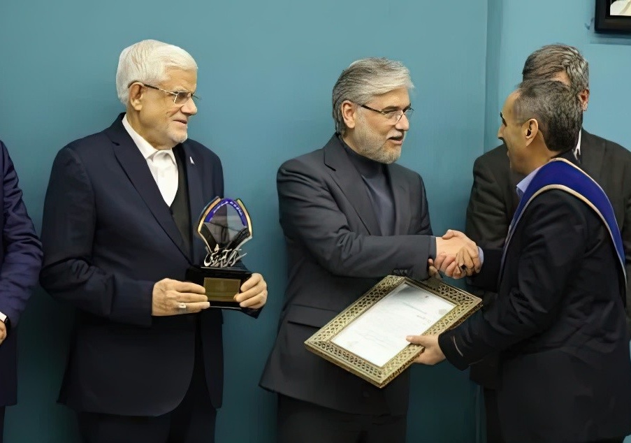 کسب عنوان ارزشمند «استاد سرآمد آموزشی کشوری» توسط جناب آقای دکتر قدرت عبادی مناس 