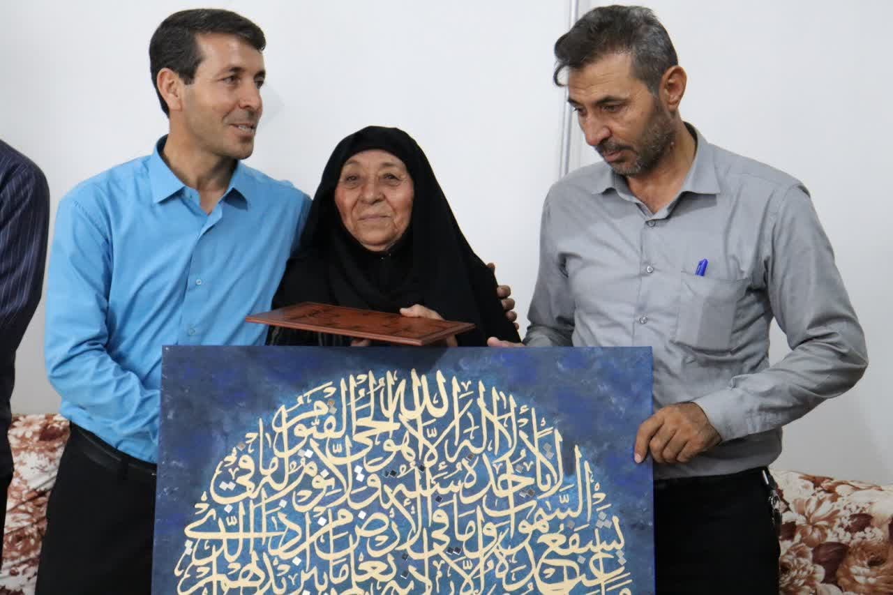 دیدار و تقدیر از خانواده معزز شهید دوستی‌پور توسط دانشجومعلمان جهادگر بسیجی دانشگاه فرهنگیان آذربایجان غربی