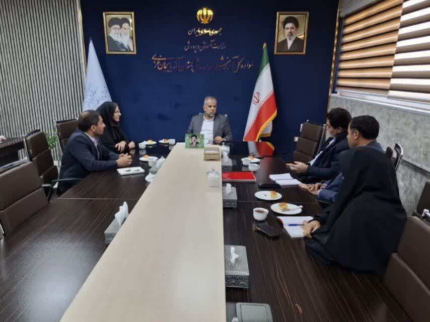 بررسی راهکارهای تسهیل جذب دانشجو‌معلمان در آذربایجان‌غربی