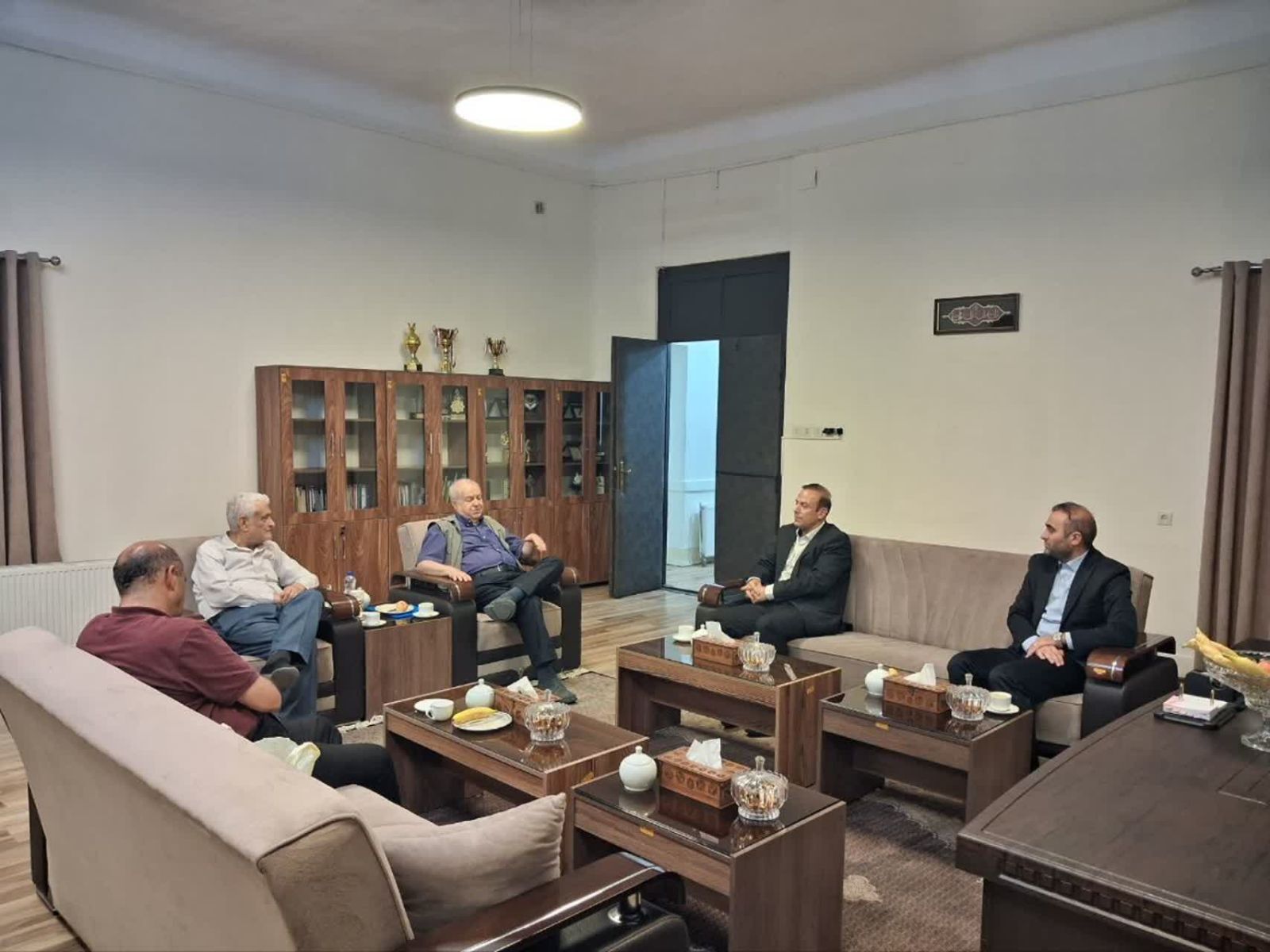بازدید رئیس واعضای هیات مدیره خانه توسعه آذربایجان از ساختمان "موزه_دانشگاه" دانشسرا